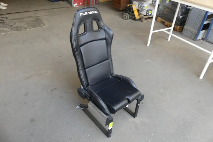 Playseat-Rennsimulator-Sitz